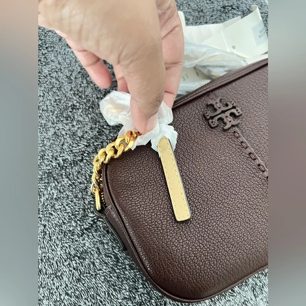 TORY BURCH • TEXTURED MCGRAW LEATHER CAMERA BAG- color WINE - Picture 12 of 16